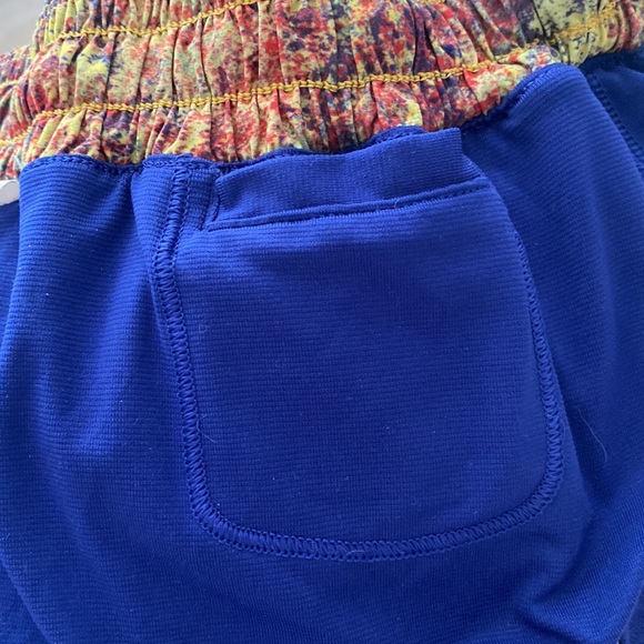 Lululemon Hotty Hot Short Seawheeze 2019 Size 4 shorts 2.5” regular - Picture 10 of 10